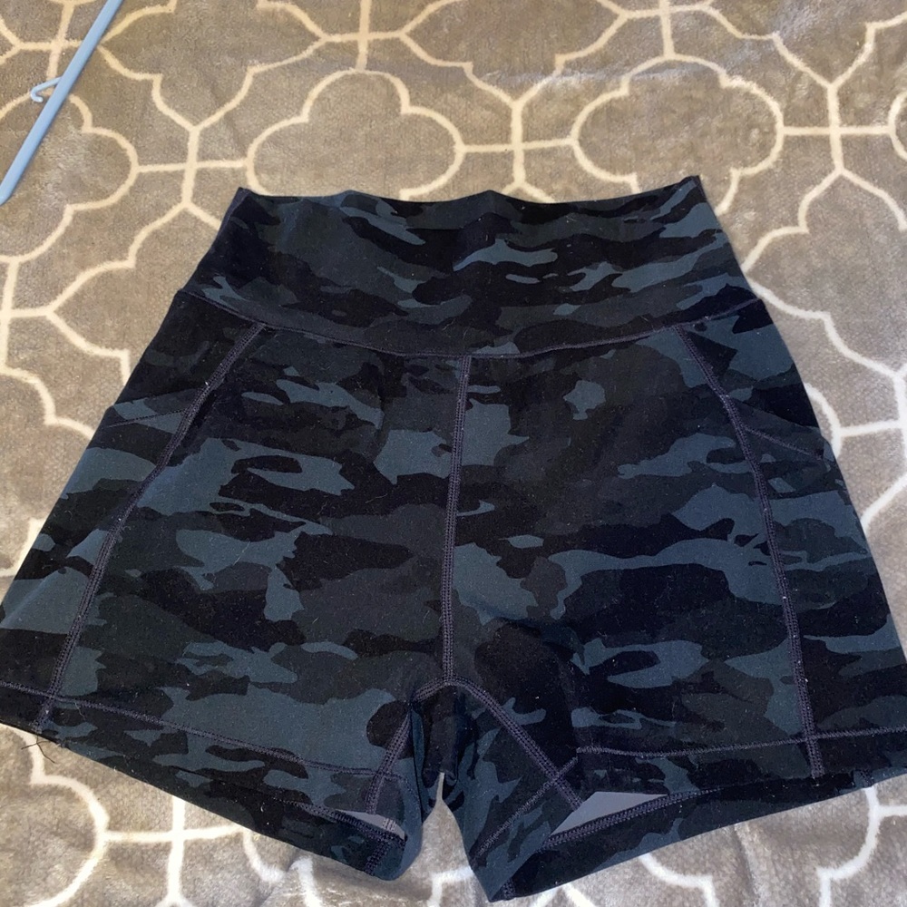 Surface shorts